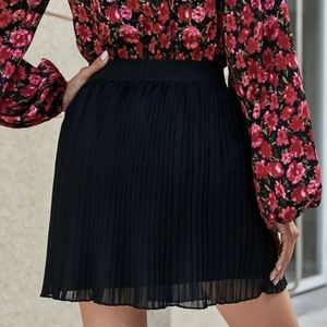 Black Pleated Skirt sz 8